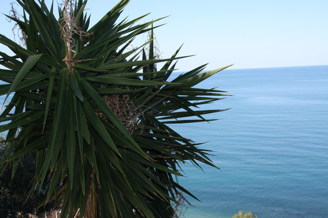 Camere & Case Vacanze Lo Scoglio Castel di Tusa Exterior foto